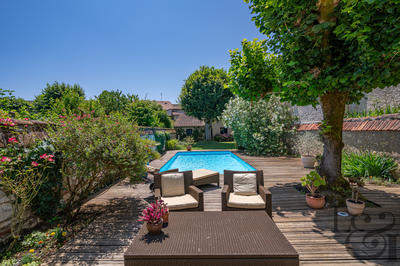 Maison - 235 m² - 7 pièces