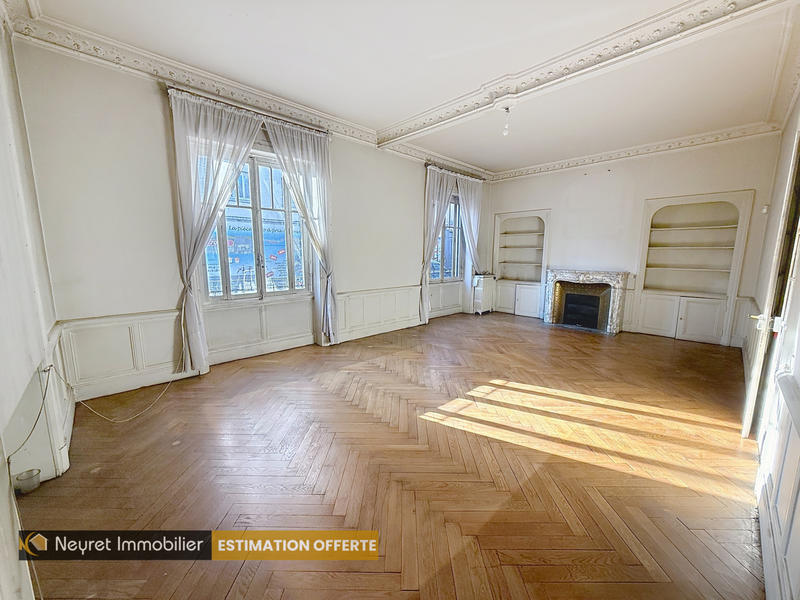 Maison - 277 m² - 12 pièces