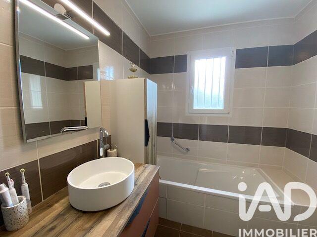 Maison - 93 m² - 4 pièces