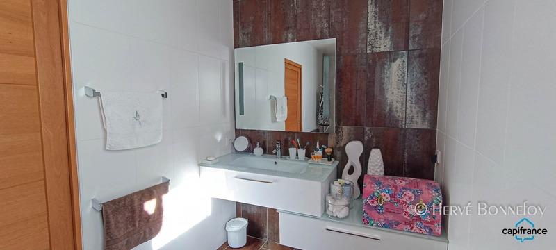 Maison - 220 m² - 11 pièces