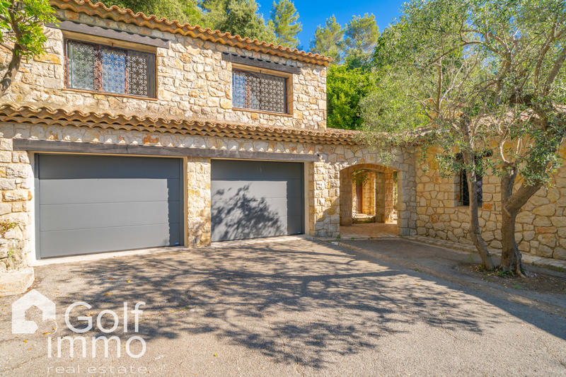 Maison - 300 m² - 8 pièces