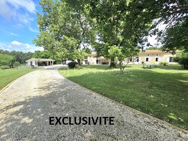 Corps de ferme - 379 m² - 10 pièces