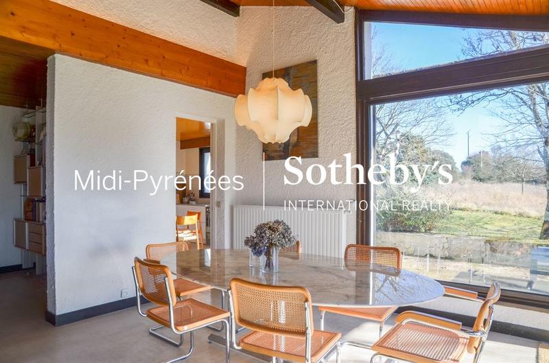 Maison - 232 m² - 9 pièces