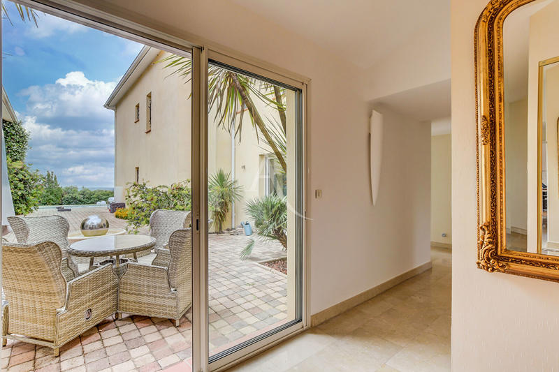 Maison - 408 m² - 7 pièces