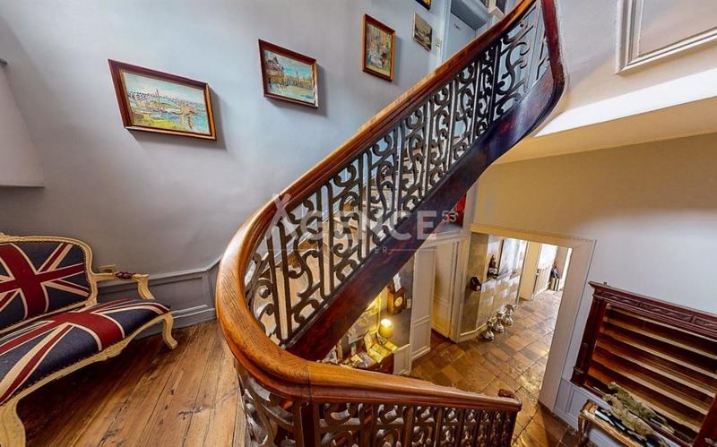 Maison - 294 m² - 7 pièces