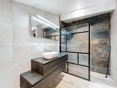 Maison - 215 m² - 8 pièces