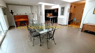 Maison - 247 m² - 15 pièces