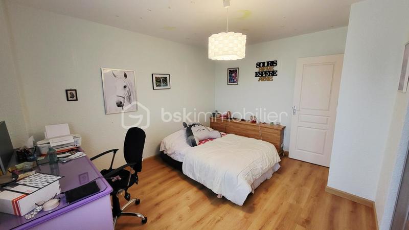 Maison traditionnelle - 220 m² - 9 pièces