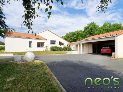 Villa - 216 m² - 9 pièces