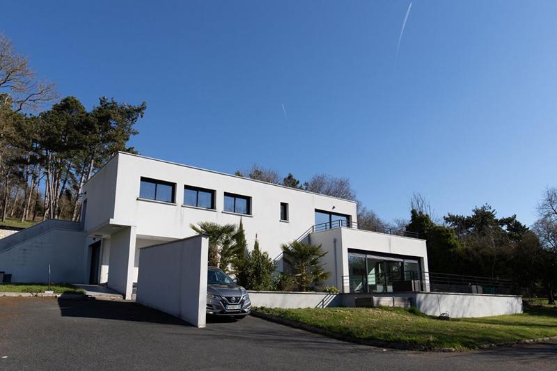 Maison - 238 m² - 8 pièces