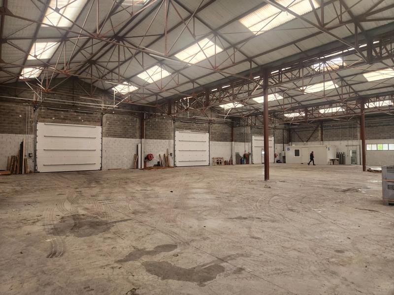 Entrepôt - 3 600 m² - 1 pièce