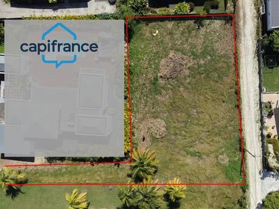 Terrain constructible - 1 048 m²