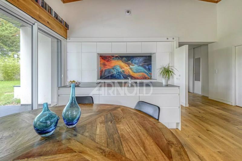 Maison - 208 m² - 8 pièces