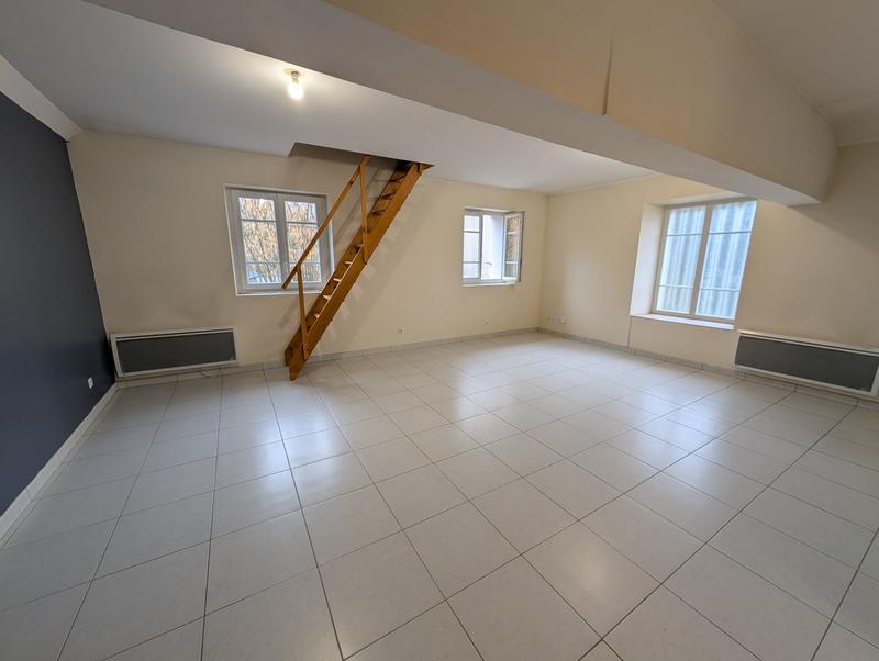 Maison - 378 m² - 9 pièces