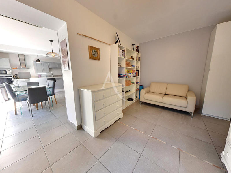 Maison - 183 m² - 8 pièces