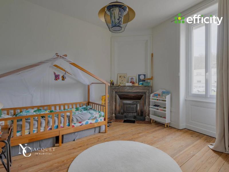 Demeure - 207 m² - 9 pièces