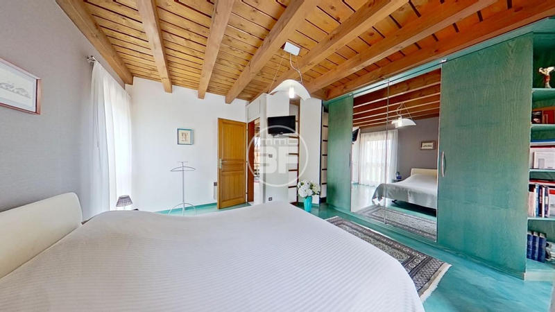 Maison - 196 m² - 7 pièces