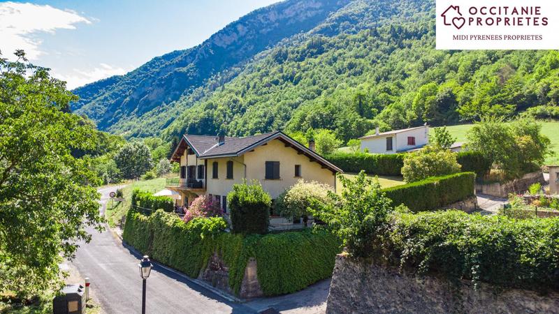 Propriété - 250 m² - 9 pièces