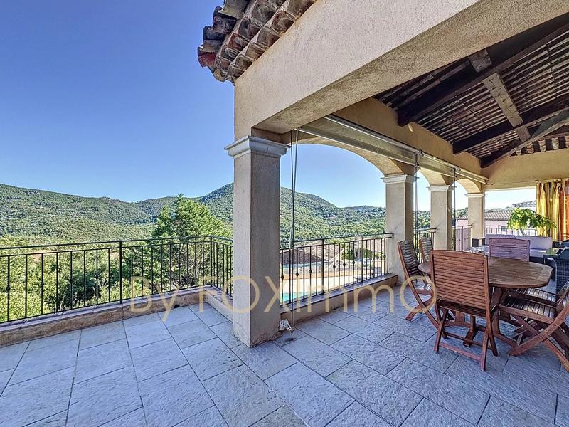 Villa - 208 m² - 7 pièces
