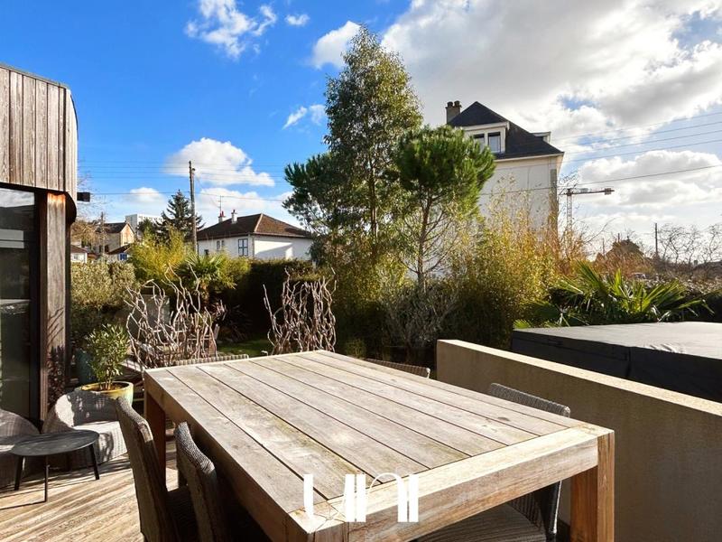 Maison - 210 m² - 6 pièces