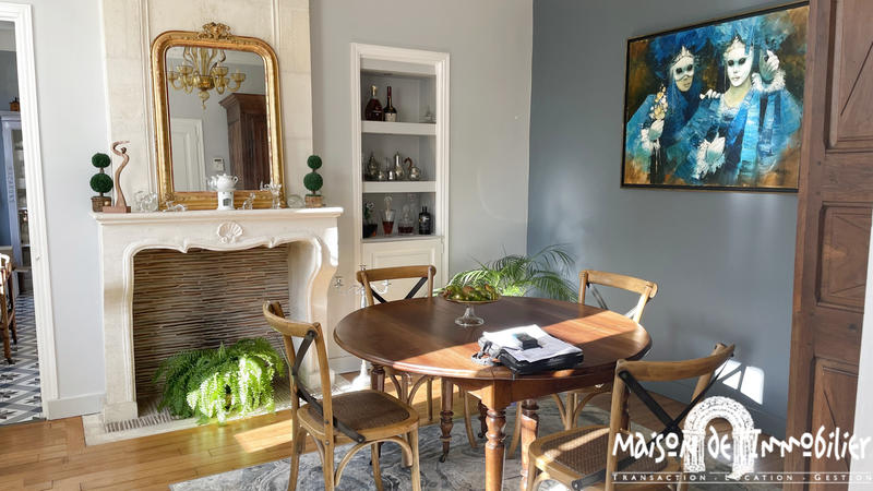 Maison - 233 m² - 9 pièces