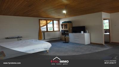 Maison - 252 m² - 9 pièces