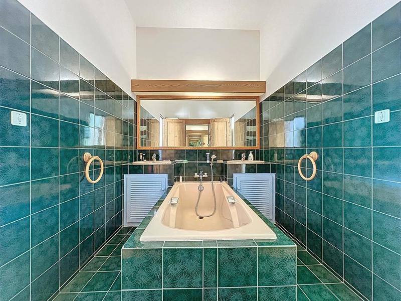 Maison - 235 m² - 7 pièces