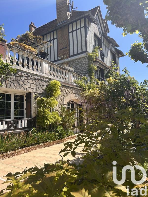 Maison - 210 m² - 10 pièces