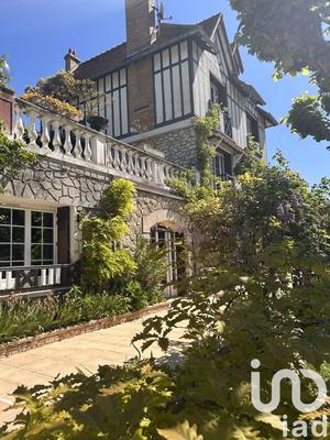 Maison - 210 m² - 10 pièces