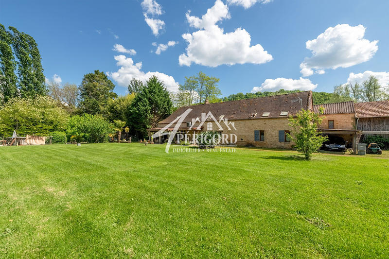 Maison ancienne - 360 m² - 13 pièces