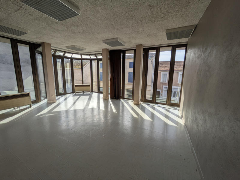 Local commercial - 286 m² - 9 pièces