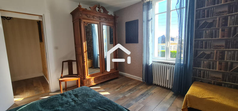 Maison - 260 m² - 10 pièces