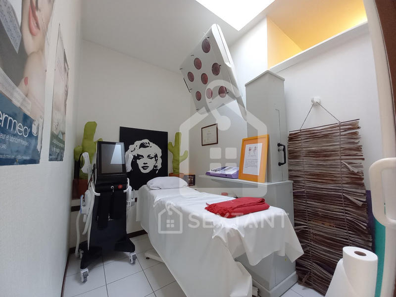 Local commercial - 100 m² - 6 pièces