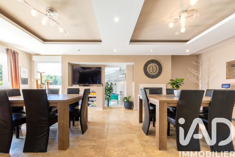 Maison - 275 m² - 11 pièces