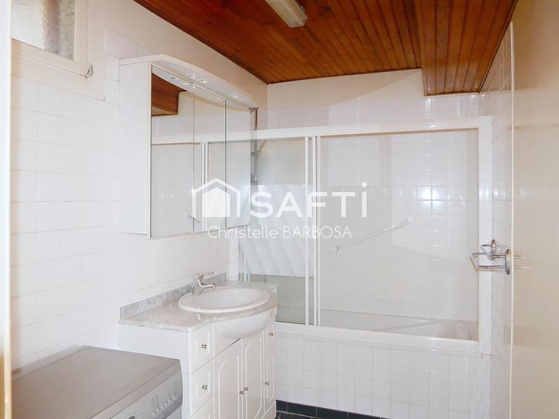 Maison - 240 m² - 10 pièces