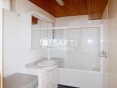 Maison - 240 m² - 10 pièces