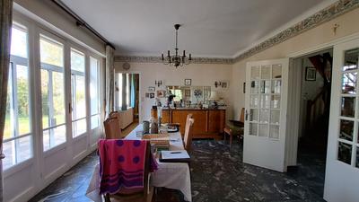 Maison - 185 m² - 10 pièces