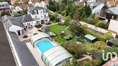 Maison - 390 m² - 11 pièces