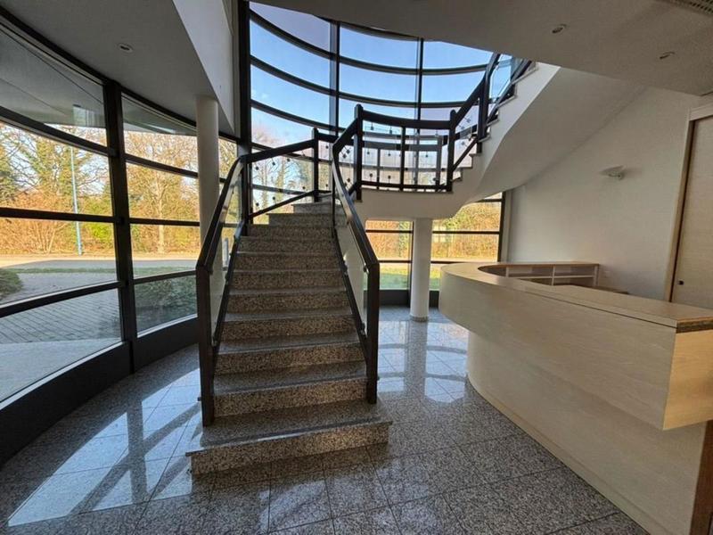 Bureau - 1 500 m²