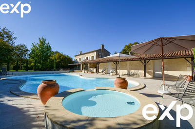 Maison - 300 m² - 9 pièces