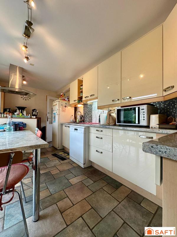 Maison - 228 m² - 7 pièces