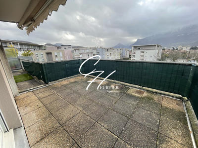 Appartement - 90 m² - 4 pièces