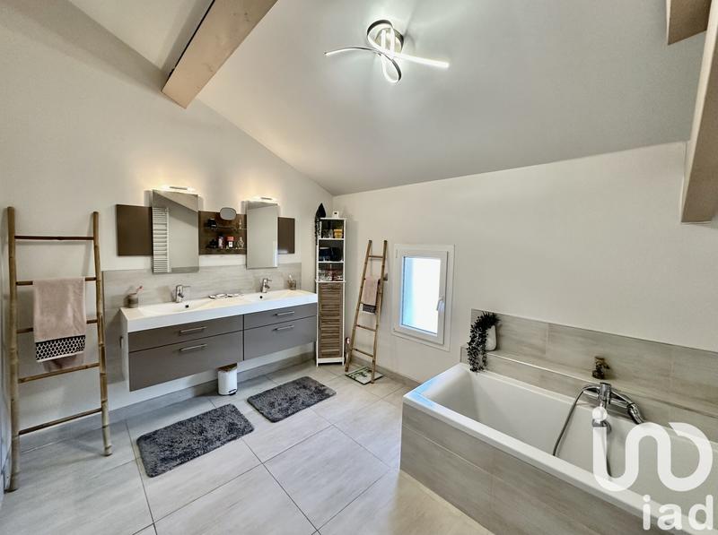 Maison - 180 m² - 10 pièces