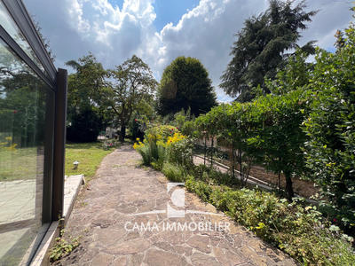 Maison - 349 m² - 10 pièces