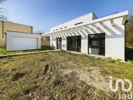 Maison - 218 m² - 8 pièces