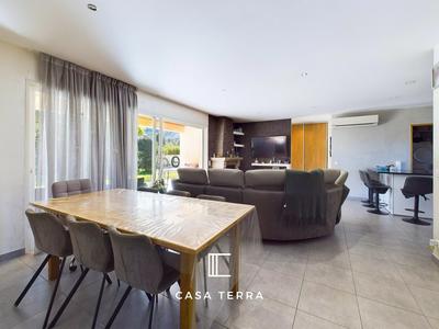 Villa - 161 m² - 8 pièces