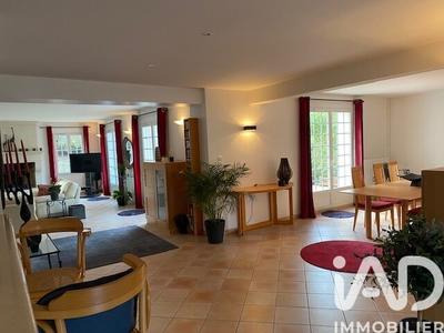 Maison - 242 m² - 7 pièces