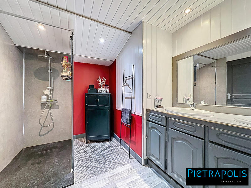 Maison - 278 m² - 6 pièces