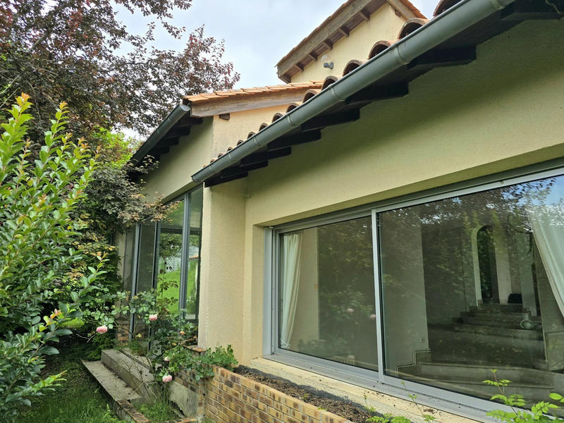 Maison - 282 m² - 11 pièces