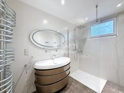 Maison - 210 m² - 8 pièces